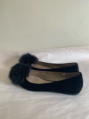 Old Navy Black Pom-Pom Velvet Ballet Flats Women’s Size 7 Slip-On Shoes